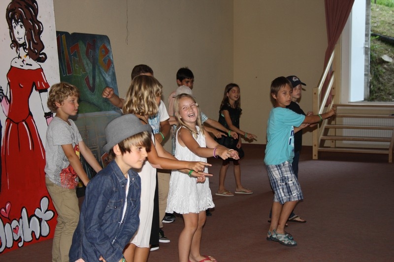 Village Camps International Summer Camp Leysin, Switzerland 2026-08-15 https://www.villagecamps.com/journals_admin/images/701-21-prom night (8).jpg